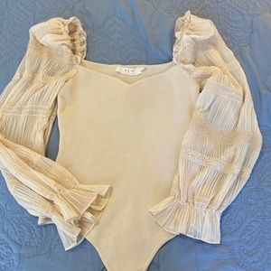 Absolutely gorgeous and romantic look, so, so pretty 🤩